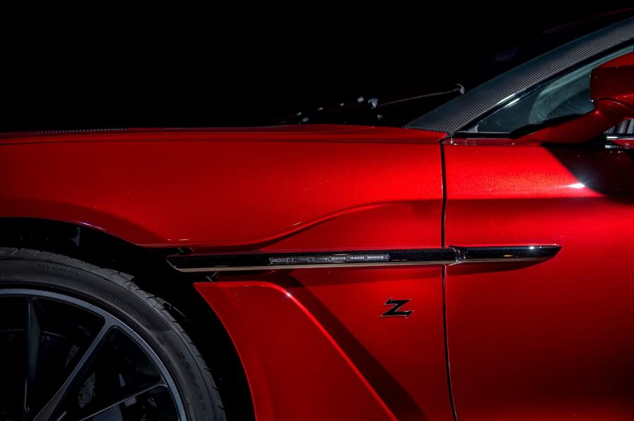 Детали интерьера Aston Martin Vanquish Zagato 2017 года  (UK) (фото 17 из 43)